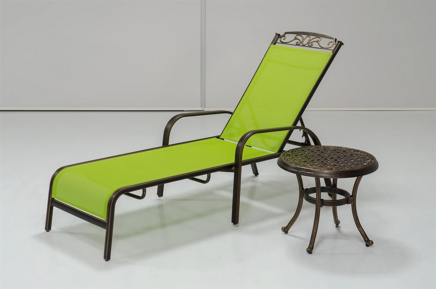 户外家具铸铝太阳躺椅 teslin 织物现代躺椅与桌子