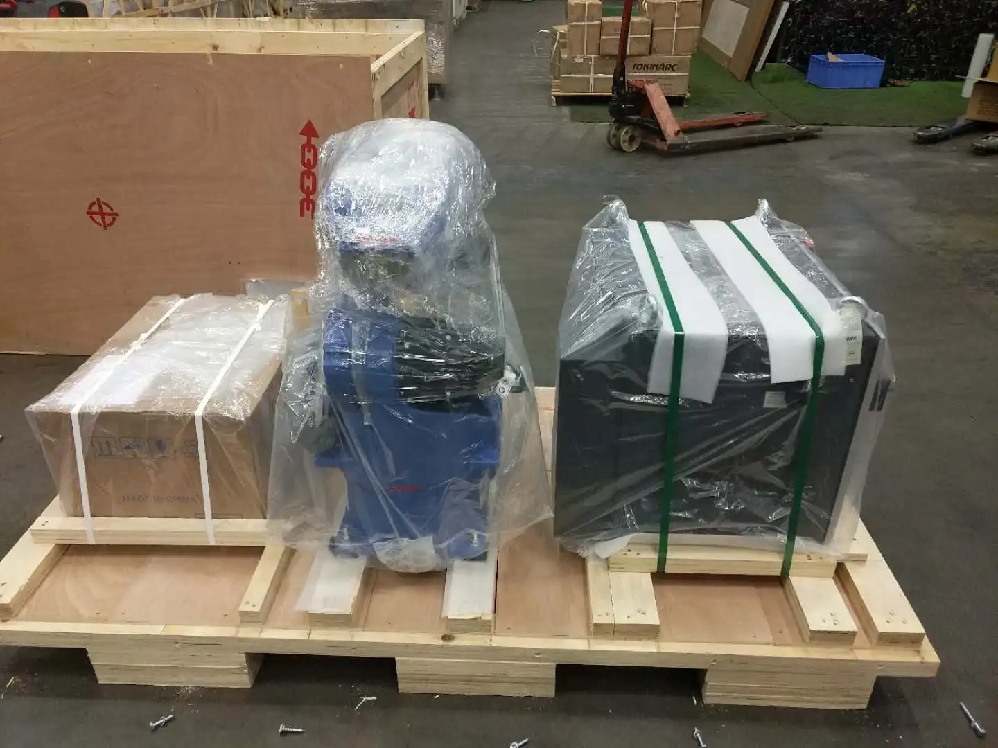 6 轴机器人手臂安川ar2010 机械臂焊接 12千克有效载荷 2010毫米臂