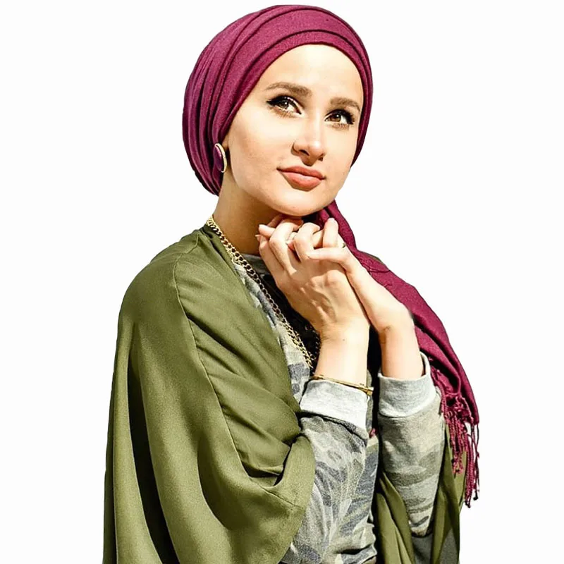 批发头巾库存多色固体纯穆斯林围巾巴基斯坦阿拉伯聚酯头巾围巾穆斯林