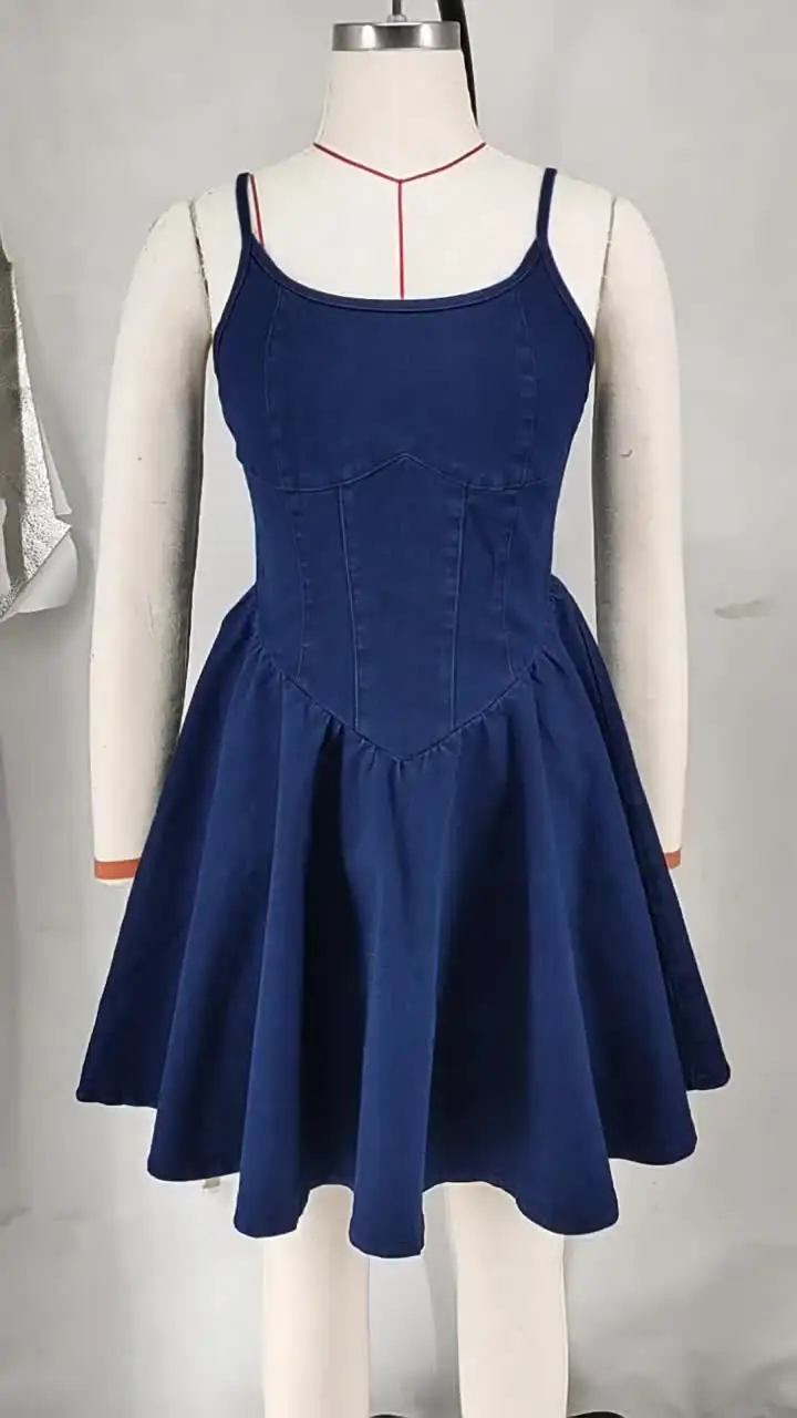 Abito minimalista con scollo all'americana in denim scuro Y2K