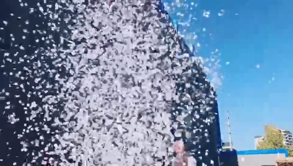 bithday cake confetti machine (4).png