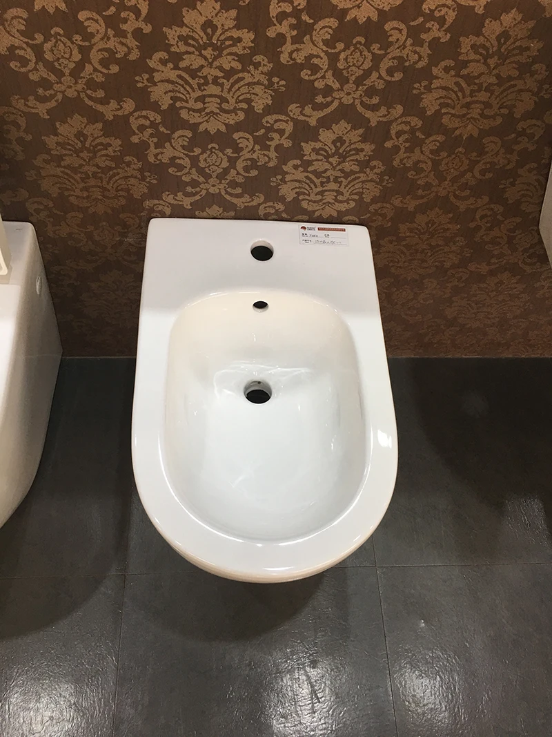high quality wall mounted  ceramic bidet toilet seat in bathroom