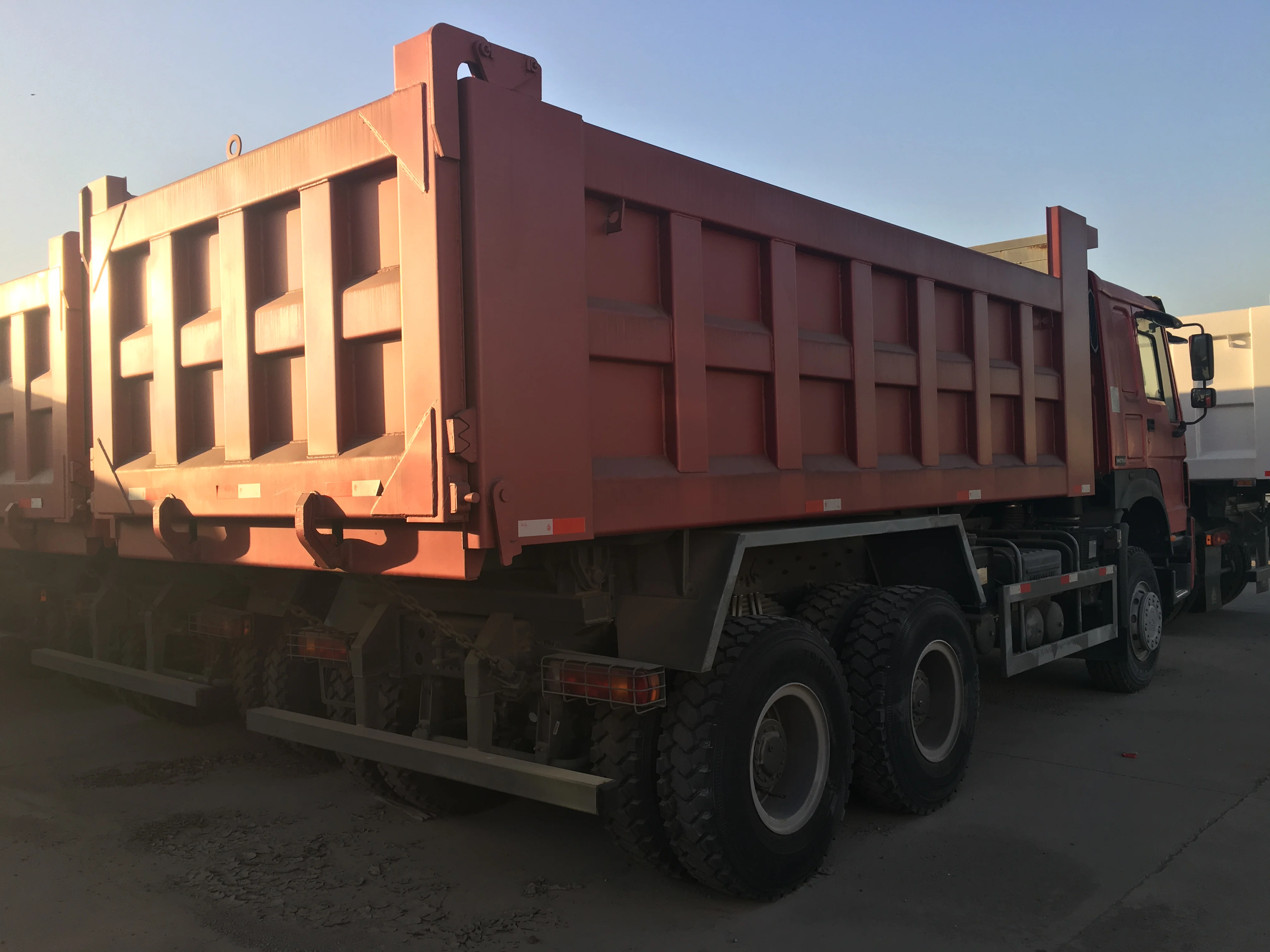 中国重汽豪沃自卸车价格/豪沃 6*4 371hp 自卸车