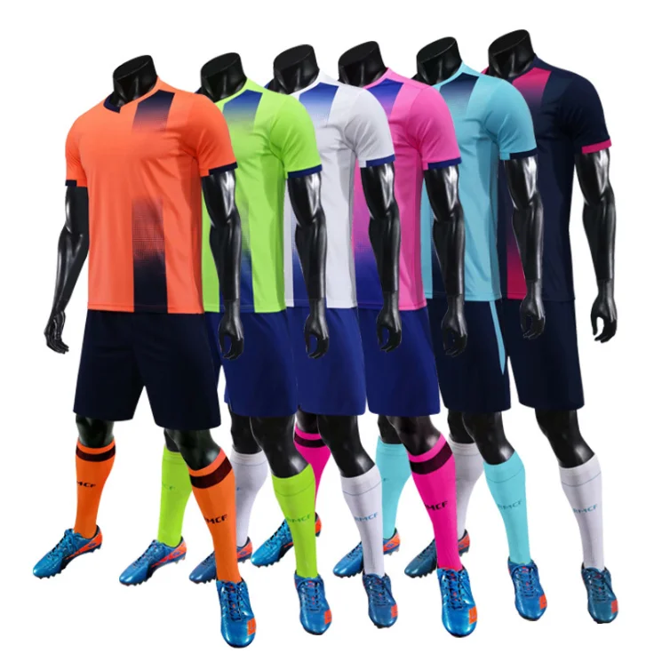 Спортивная одежда для футбола. Футбольная одежда. Форма для футбола. Футбольная форма для тренировок. Зимняя одежда для футбола.