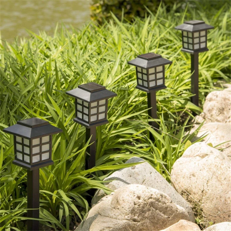 Садовые светильники на солнечных батареях на фото