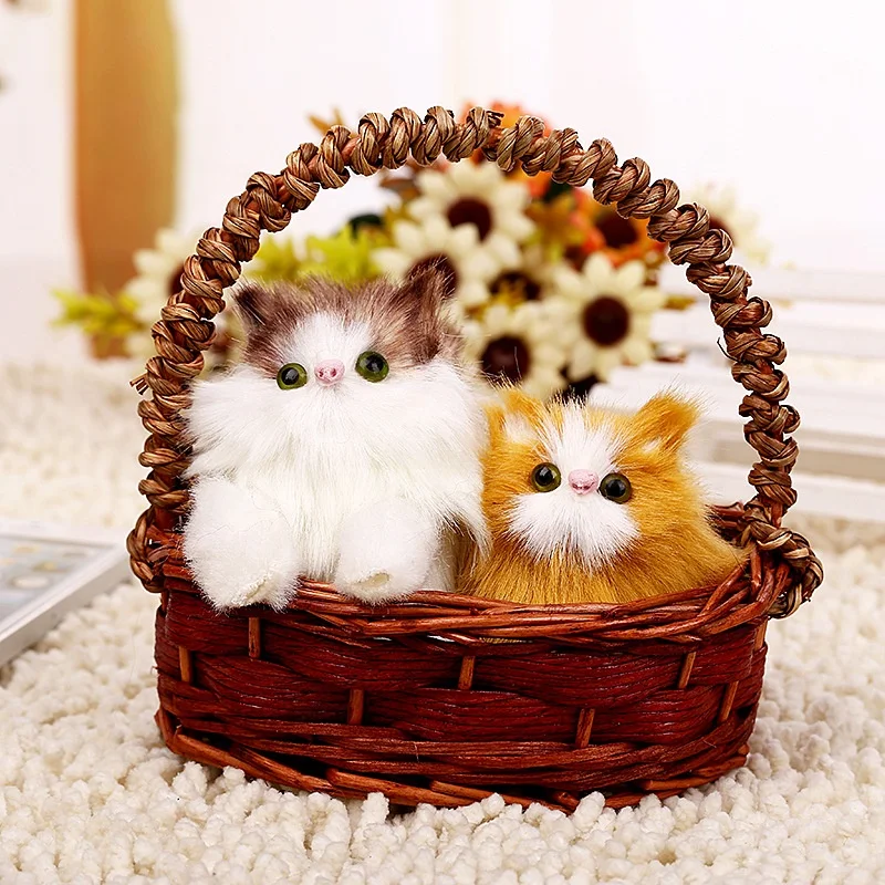 可爱的仿真毛绒猫咪,在篮子里栩栩如生的动物玩具,用于家庭装饰摆件