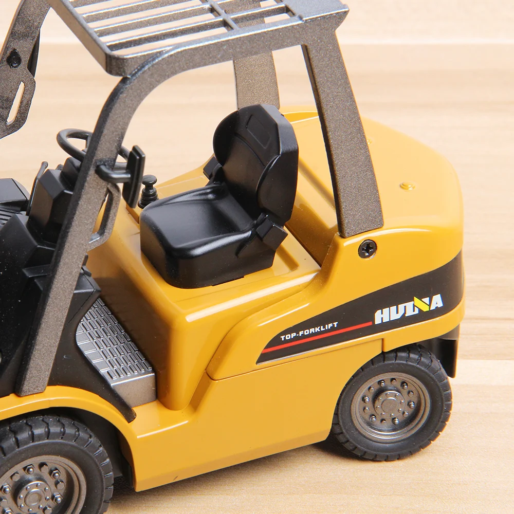 Huina Alloy Crane Truck 1:50 Diecast Hoist Truck Construction Model To