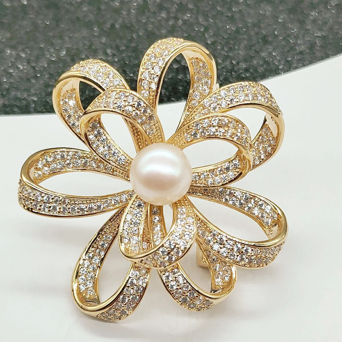 韩国女性高档时尚胸针别针珠宝镀金珍珠水晶服装胸针为女性女孩