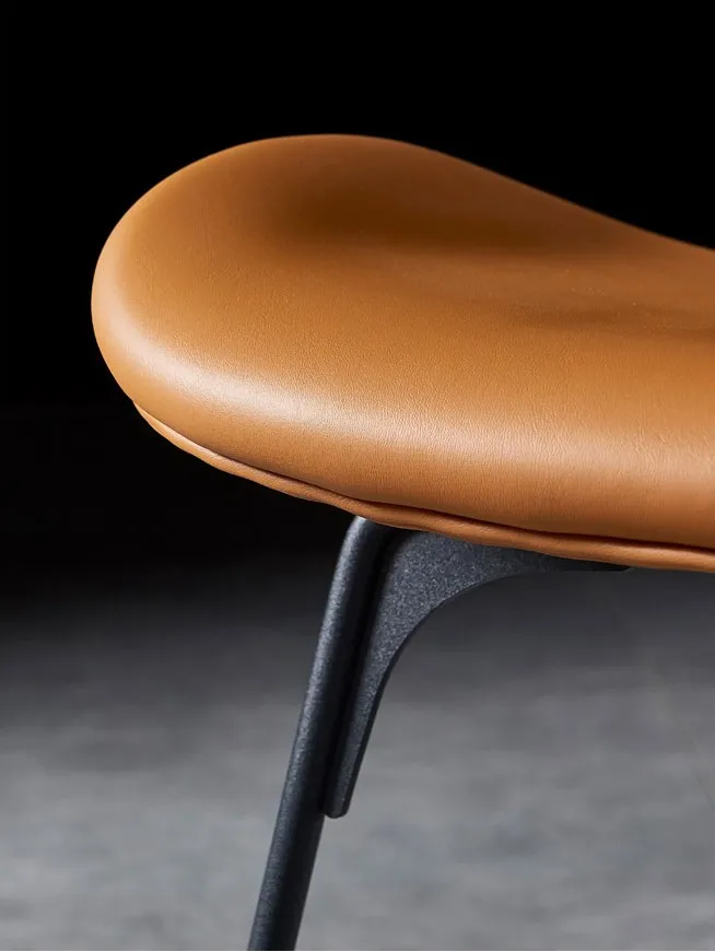 Nordic Designer Creative Industrial Vintage Leather Metal Frame Ant Shape Dining Chair