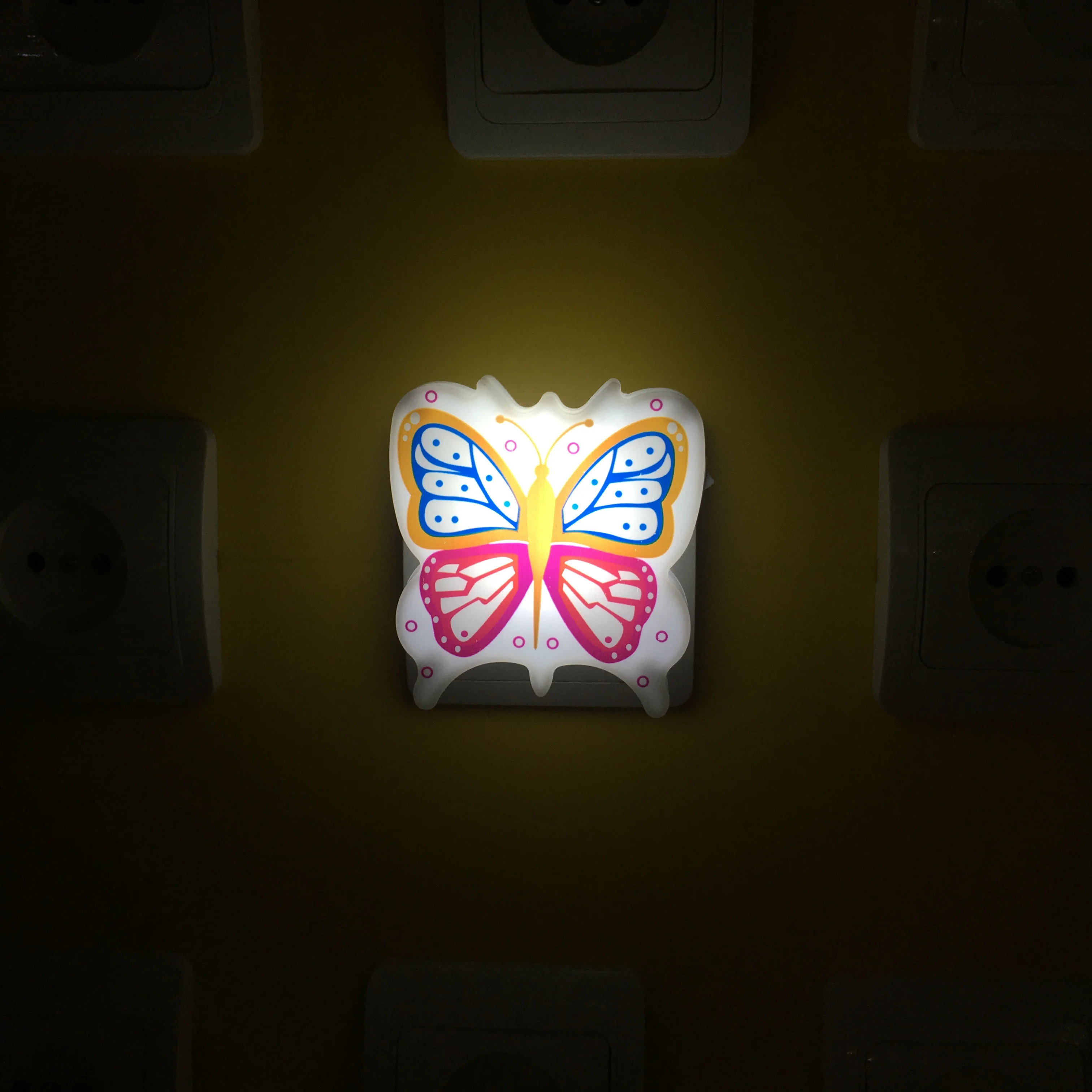 OEM W058 butterfly shape 4 SMD mini switch plug in night light with 0.6W 3SMD AC 110V or 220V