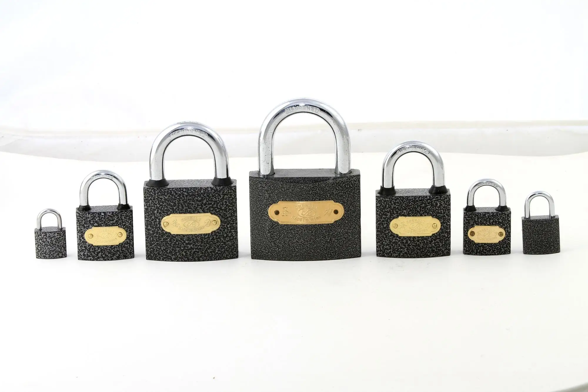 Cheap and Top Security Thin Type Imitate Brass/Grey/Plastic Painted Iron Padlock