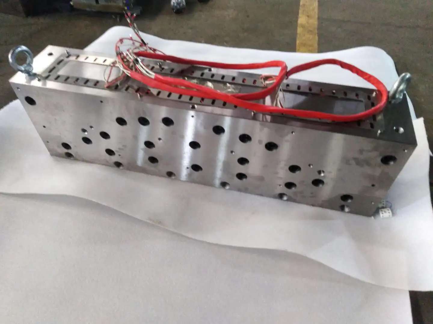 Coat Hanger Design For N99 Nonwoven Fabric Spinneret Extrusion Mould Meltblown Die For Mask