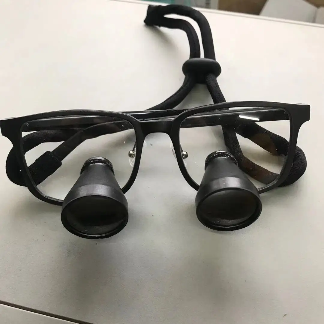 3.5倍牙科显微镜,带镁合金框架的牙科放大镜在黑色医疗手术放大镜中