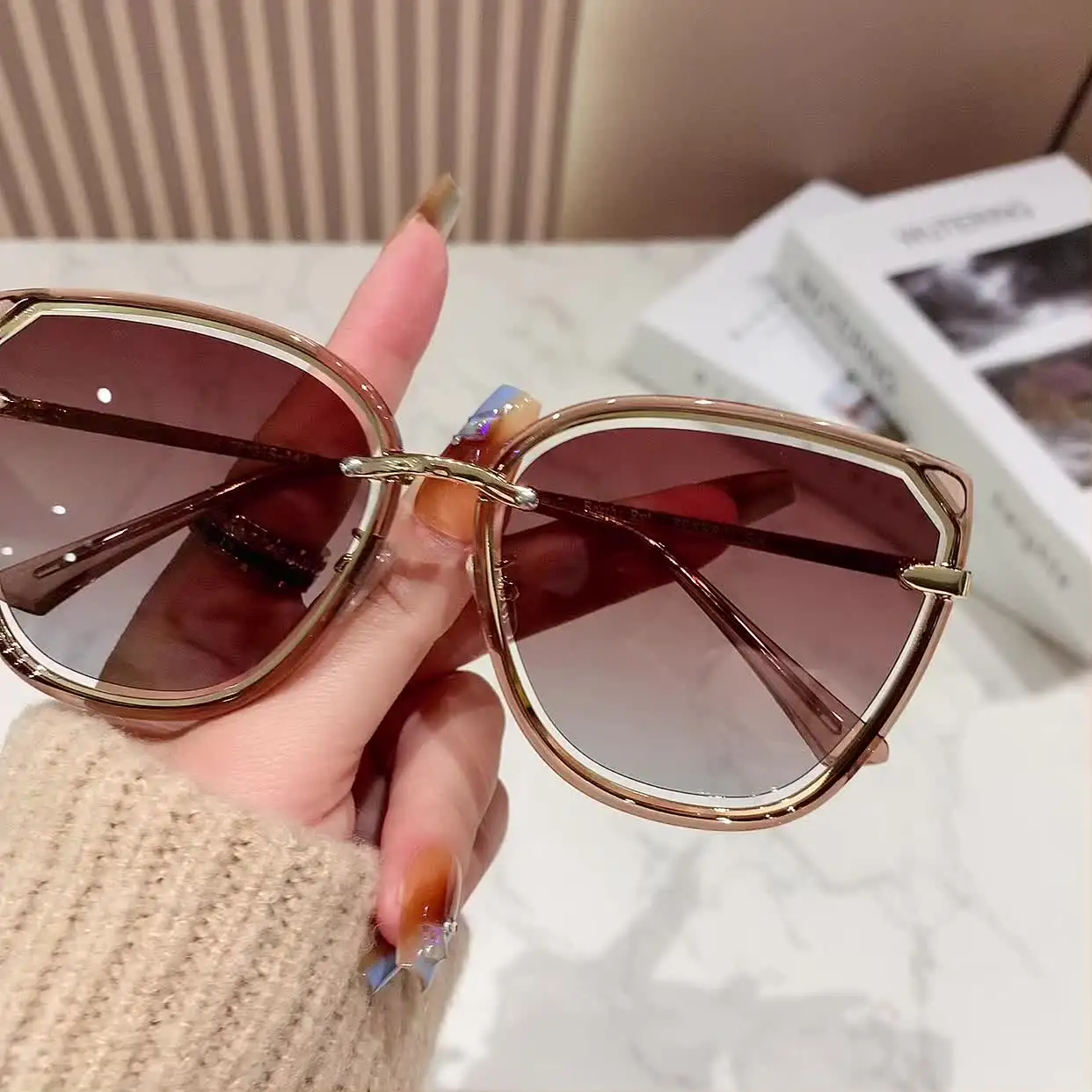 Stylish Metallic Sunglasses EXCELLENT CONDITION Dark Frames Womens Glasses LBashades 50900 Fashion Glasses Metal Frame Sunglasses for  main image 2