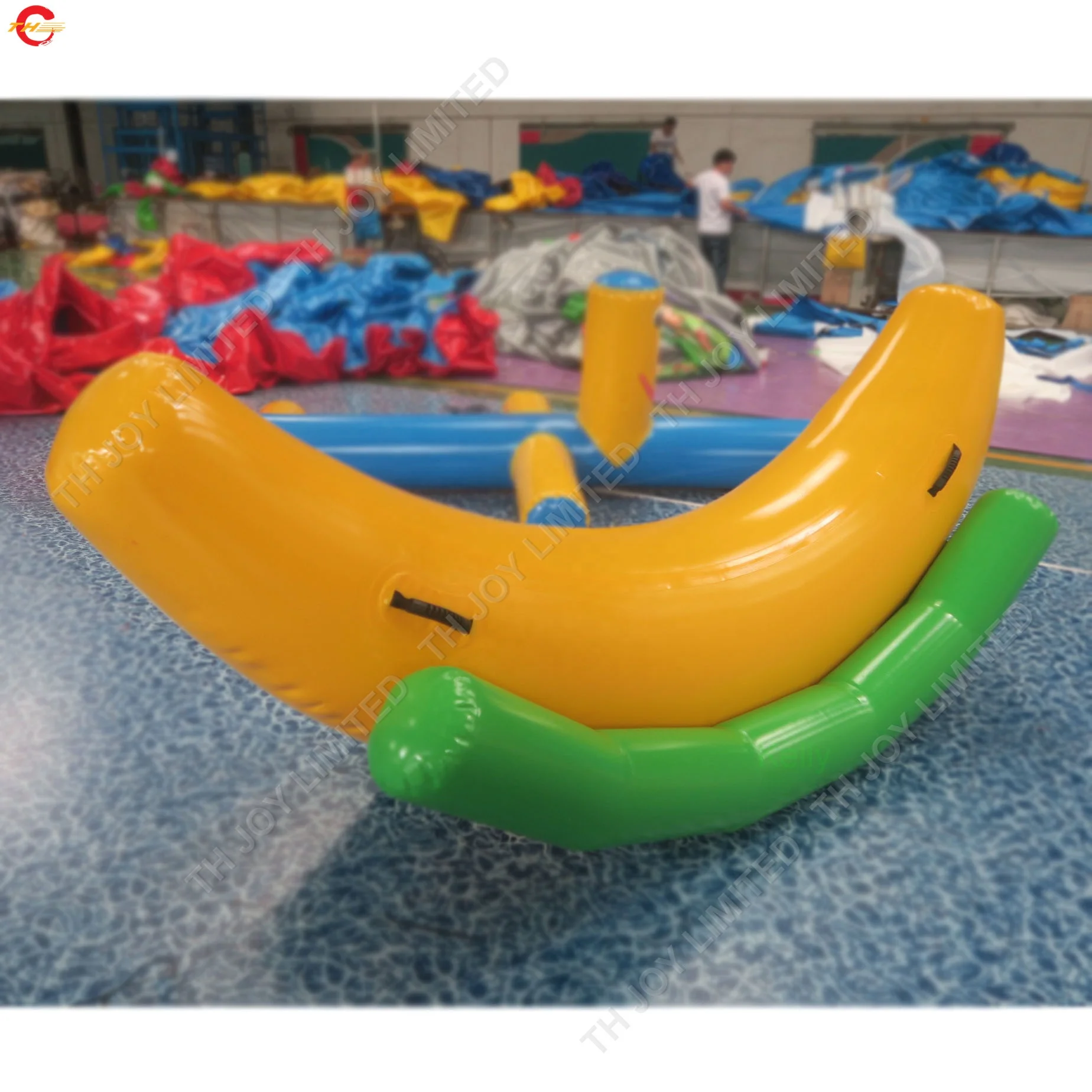 香蕉船充气跷跷板水玩具出售