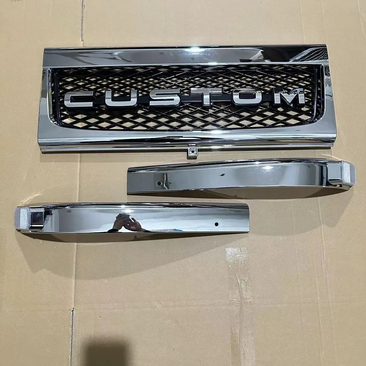 Japanese Truck New MITSUBISH FE96/FE647/FB511 Chrome-plated Grille with Accessories details