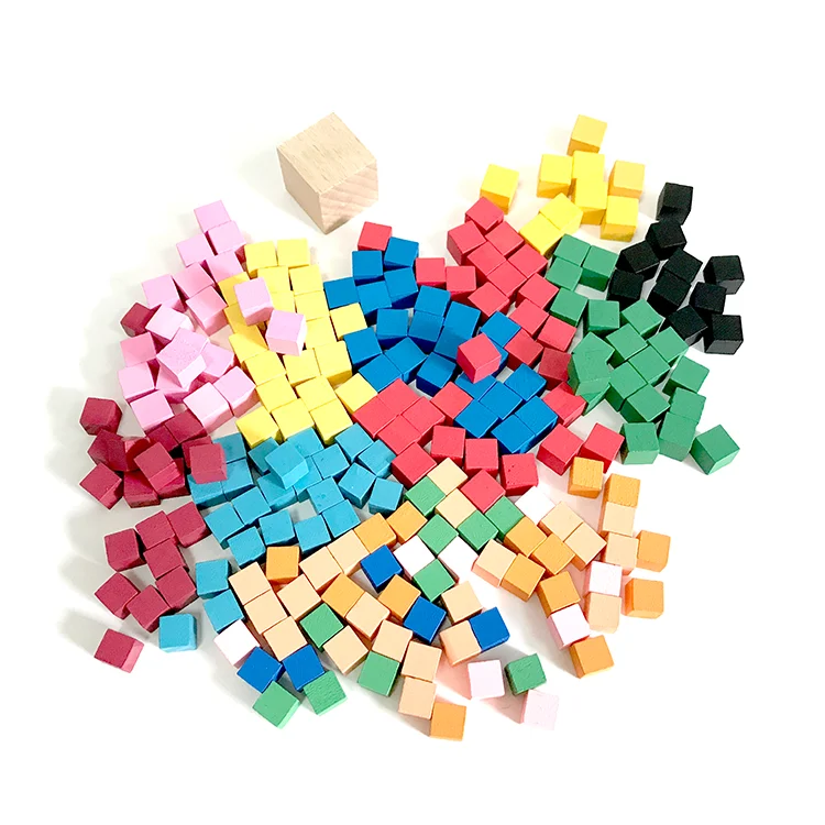 Игры кубик маленькие. Кубики деревянные цветные. Разноцветные кубики. Маленькие деревянные кубики. Деревянные кубики для настольных игр.