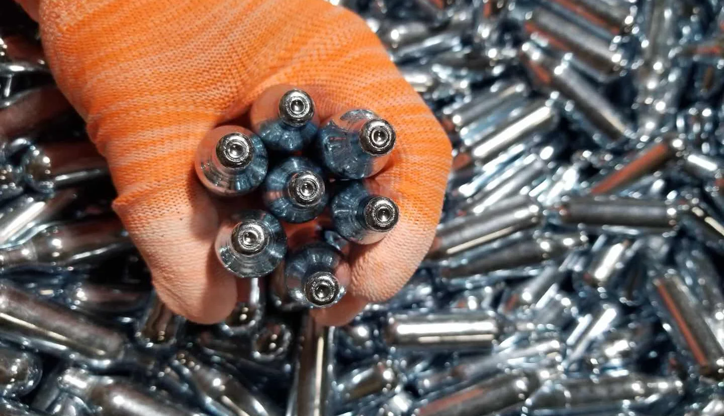 Wholesale N2o Cartridges Strawberry Flavor Laughing Gas Nos N20 Whipped