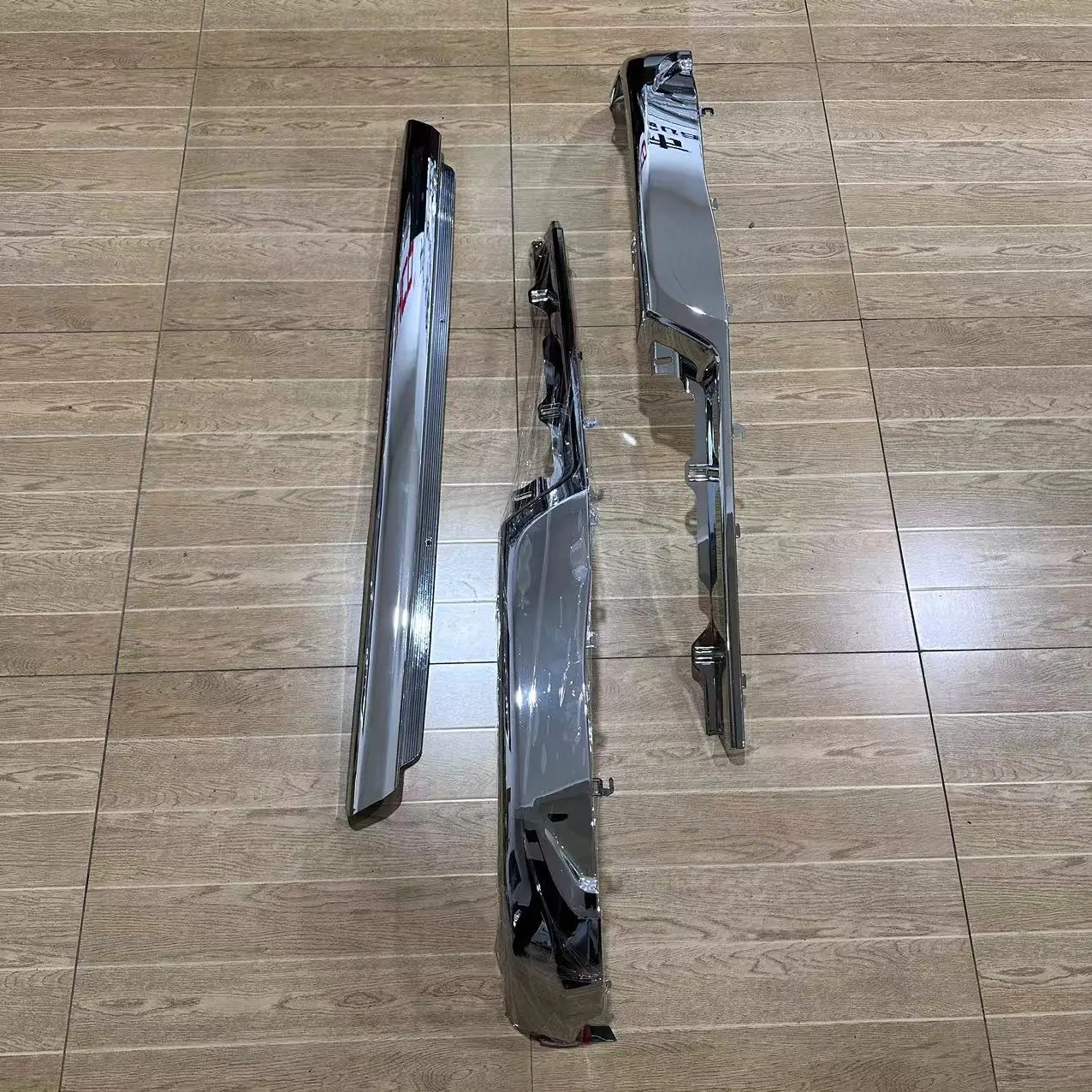 GHCD New Product Hot Selling  Factory Price Chrome-plated Narrow Lower Bumper for Japanese Truck  New Hin 700 details
