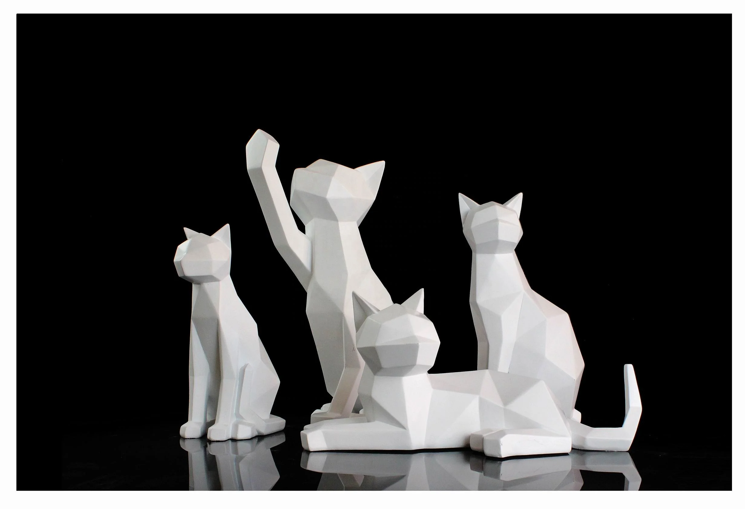 Resin Dog Statue Home Decoration Table Top White Wholesale Modern Multi-faceted Pure for Home SCULPTURE Home Decor Animal factory