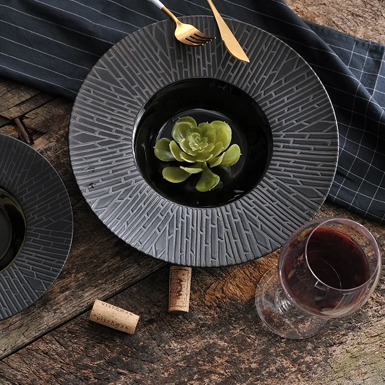 black dinner plate
