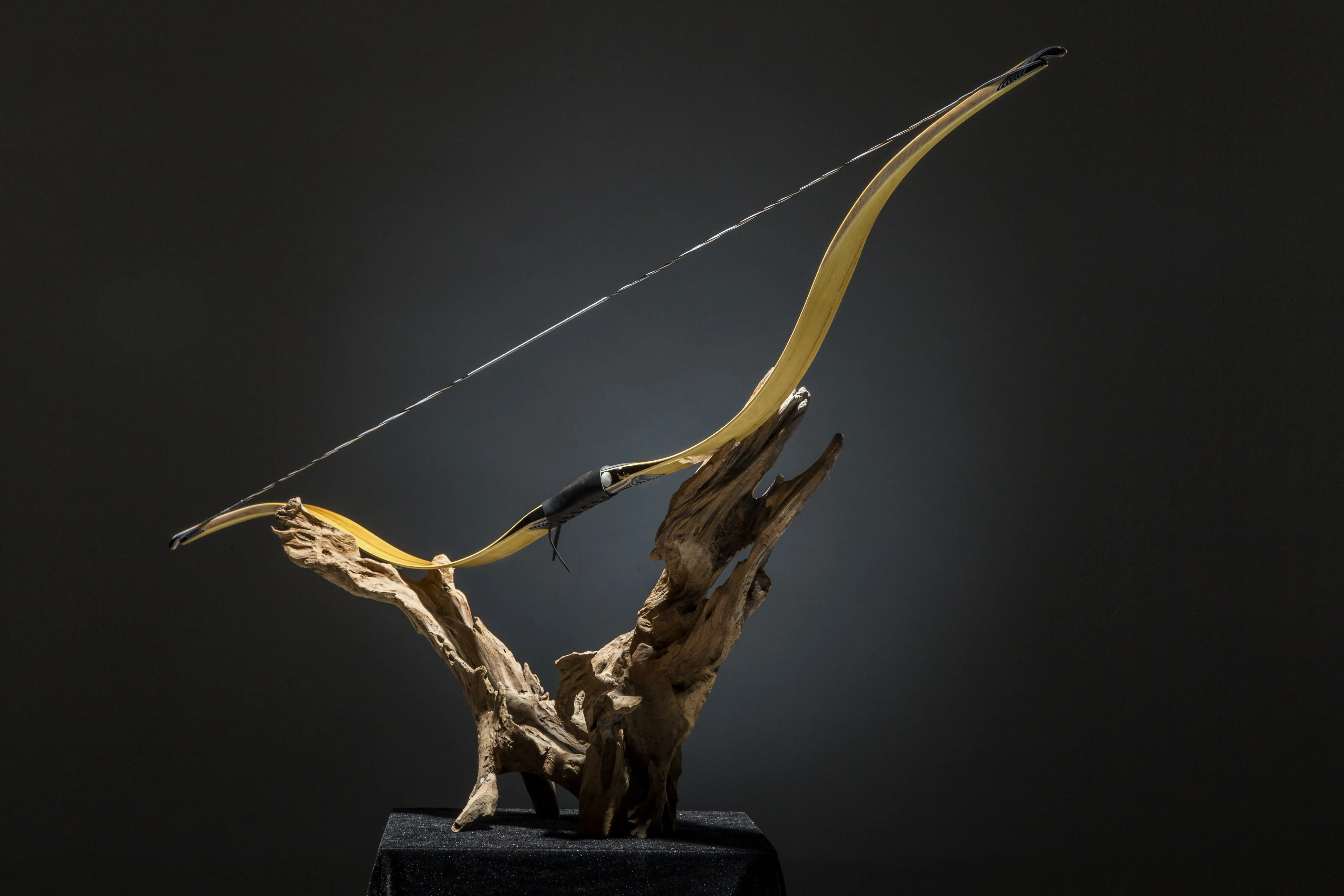 alibow 宽四肢层压弓 "kheshig" 传统手工递归弓