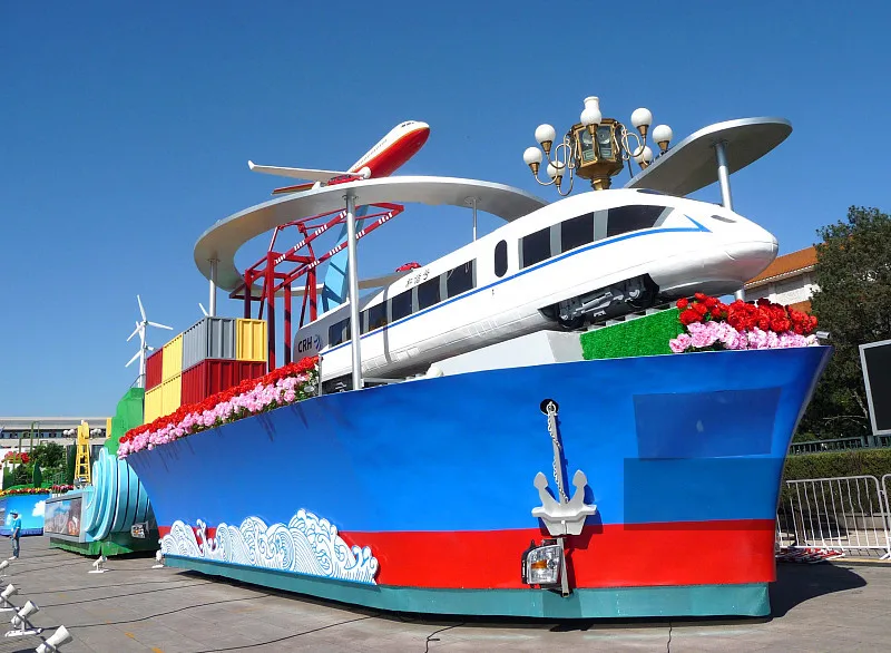 Outdoor Large Customized Festooned Vehicle Parade Landscape Decoration