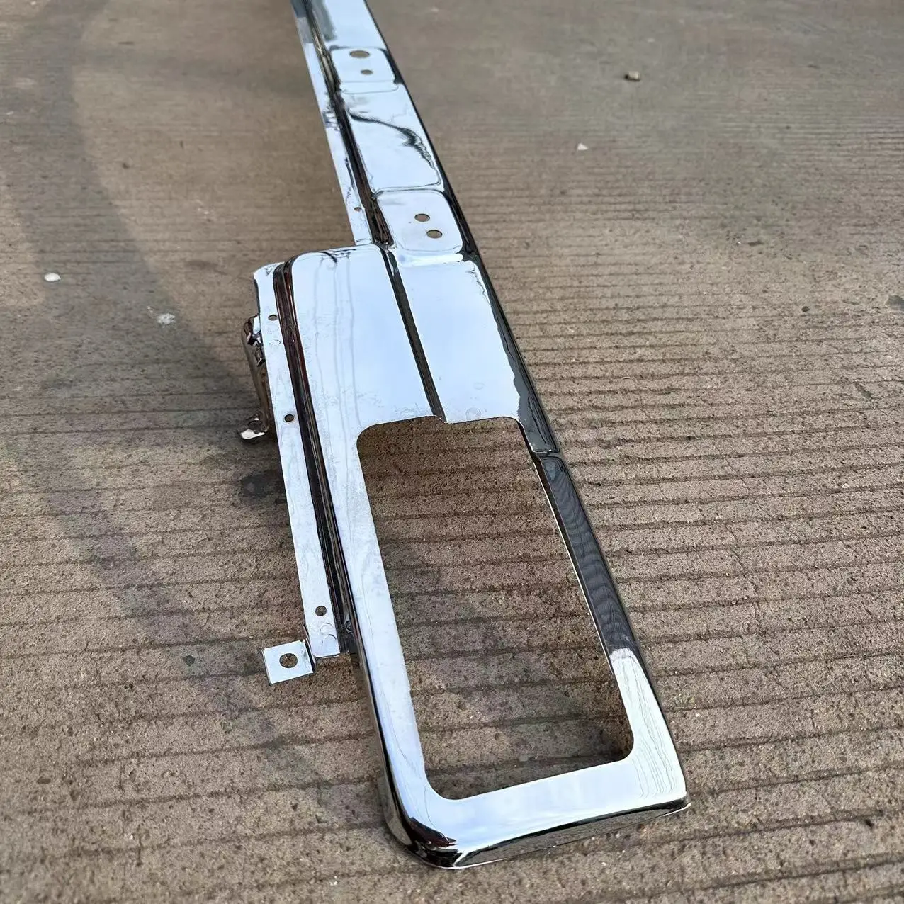 GHCD New Product High Quality Low Price Chrome-plated Wiper Panel for Japanese Truck Nissa CD48/UD459 factory