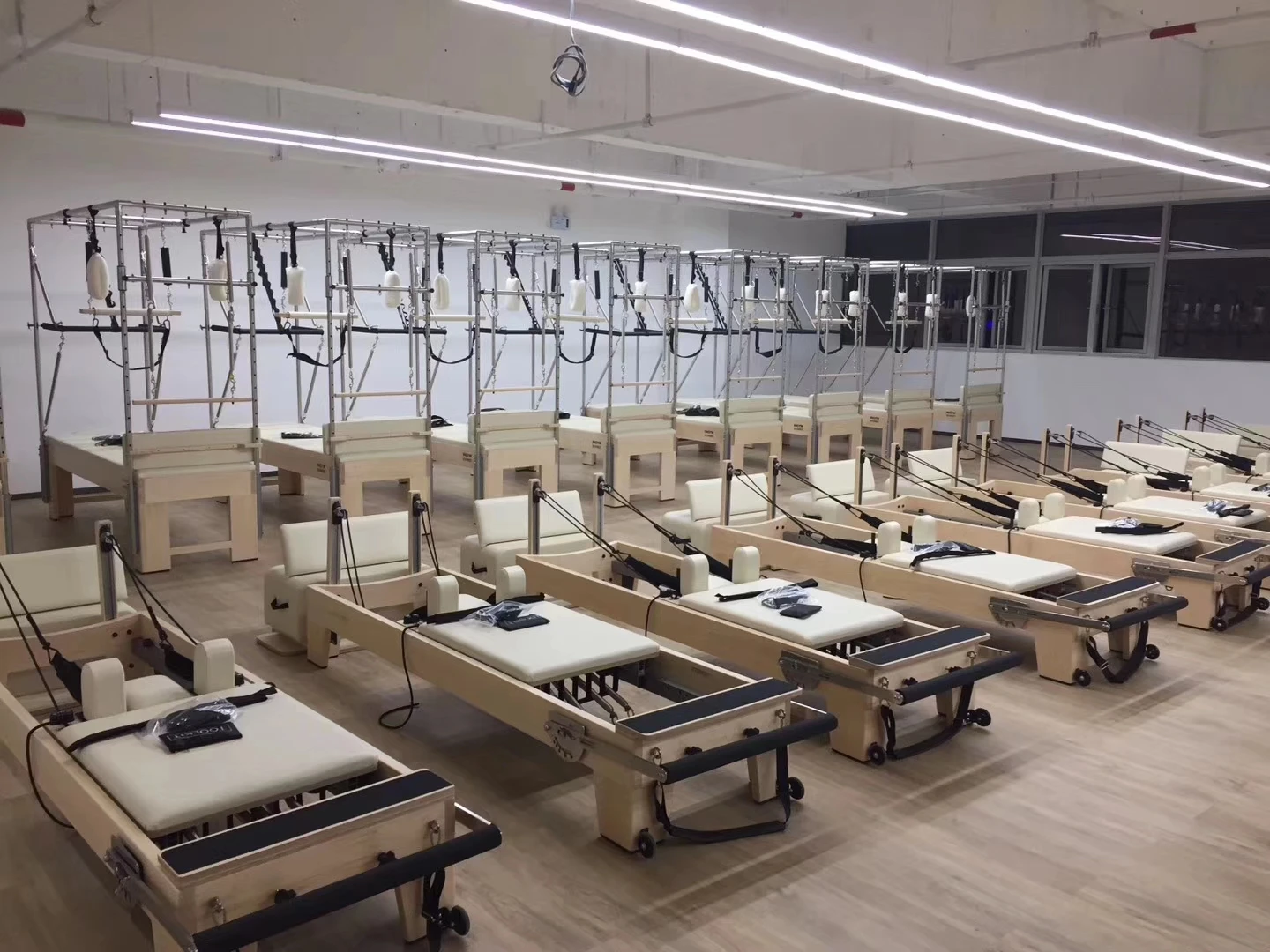 White Wood Korea Reformer Elina Pilates Bed Equipment Used In Pilates Studio Home Reformer