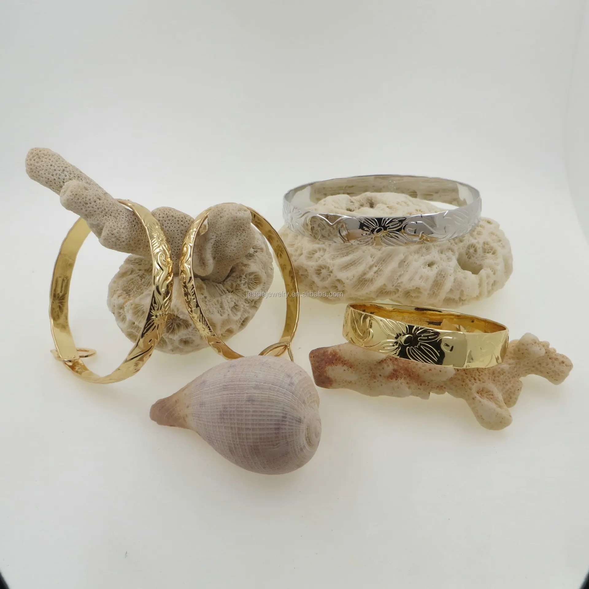 H550 Gold Hawaiian Bangle Bracelet Traditional Heirloom Plumeria Wave