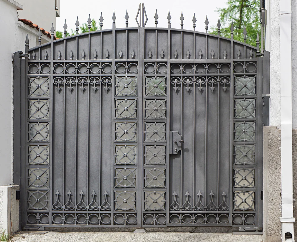 外部金属滑动铁艺大门锌钢护栏门铁门设计