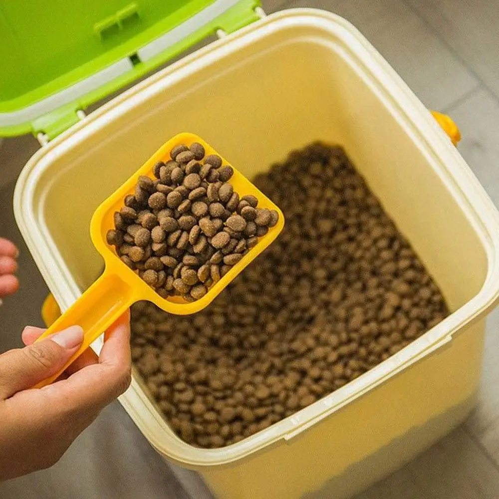 Хранение кормов. Контейнер для корма Stefanplast Pet food Container 40 л. Хранение кормов для животных. Ведро для хранения корма для домашних животных. Храние собачего корма на кухне.