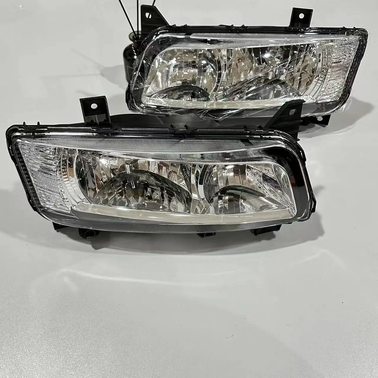 Japanese Truck Manufacturer Dieect Sales MITSUBISH F420/FP517/FP519 Original Headlights supplier