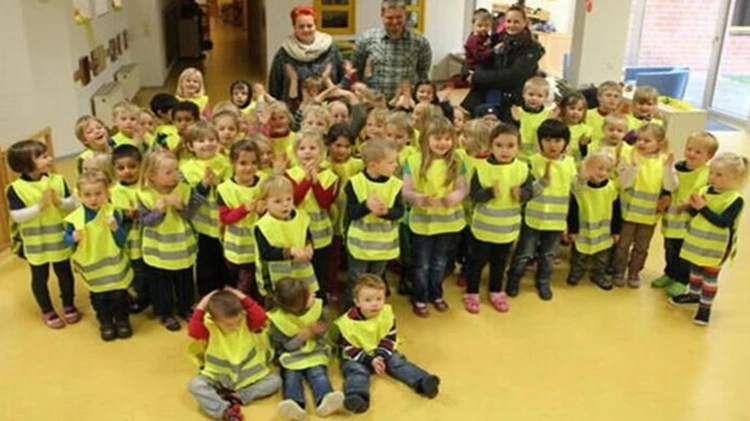 Should kids wear safety vests for road safety on their way to school as in Europe