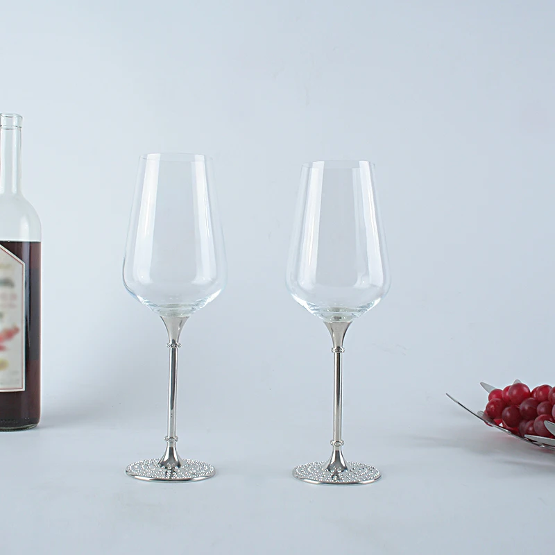 christmas painted wine glasses