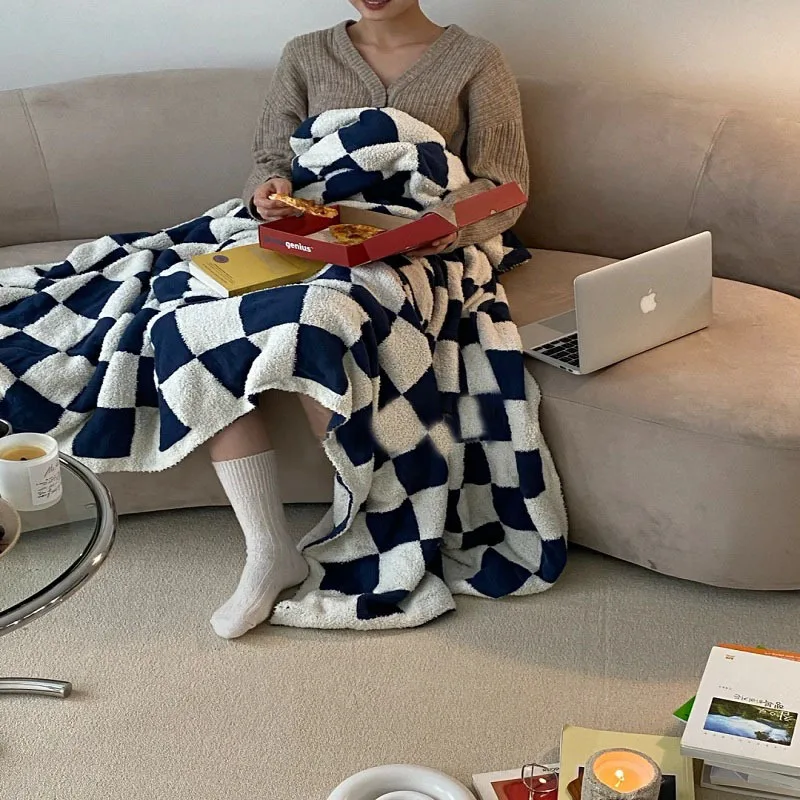 Cuddly Modern Style Soft Couch Bed Ultra Velvet Knitted 100% Polyester Eco-friendly Embroidered Throw Blankets Women Mothers