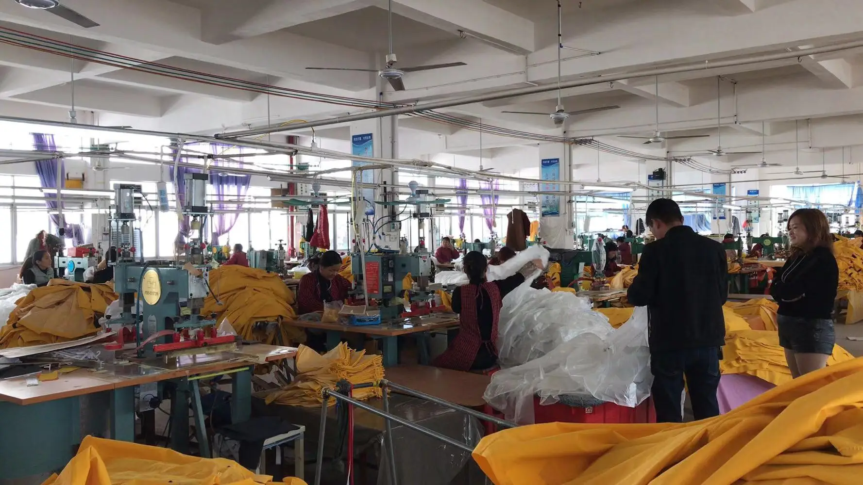 廉价成人便携式透明 pvc 涂层织物一次性透明雨衣雨衣