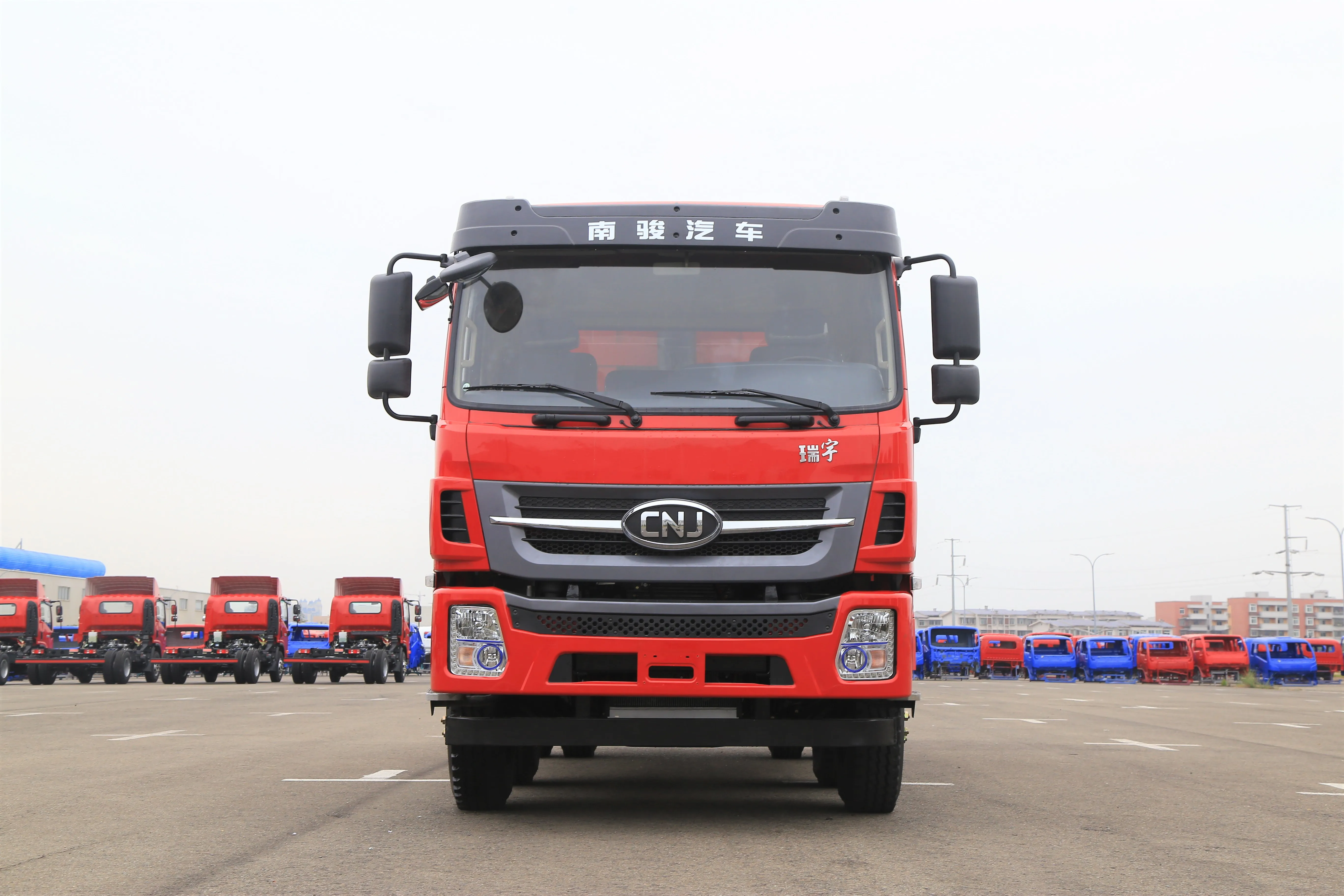 cnj全新自卸车 12 轮 (8x4) 为 30 吨 (r60d)