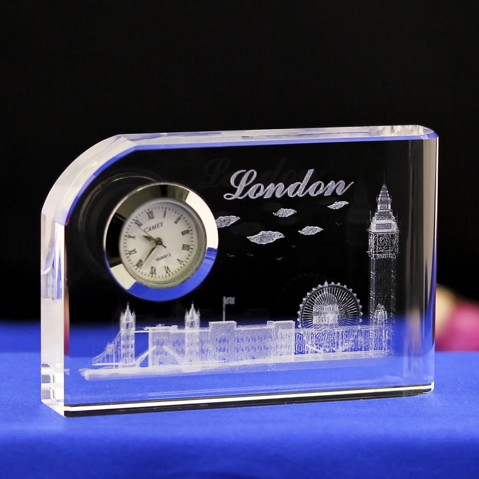 Wholesale decorative Crystal  Desktop clock  customized logo London building crystal crafts for souvenir supplier