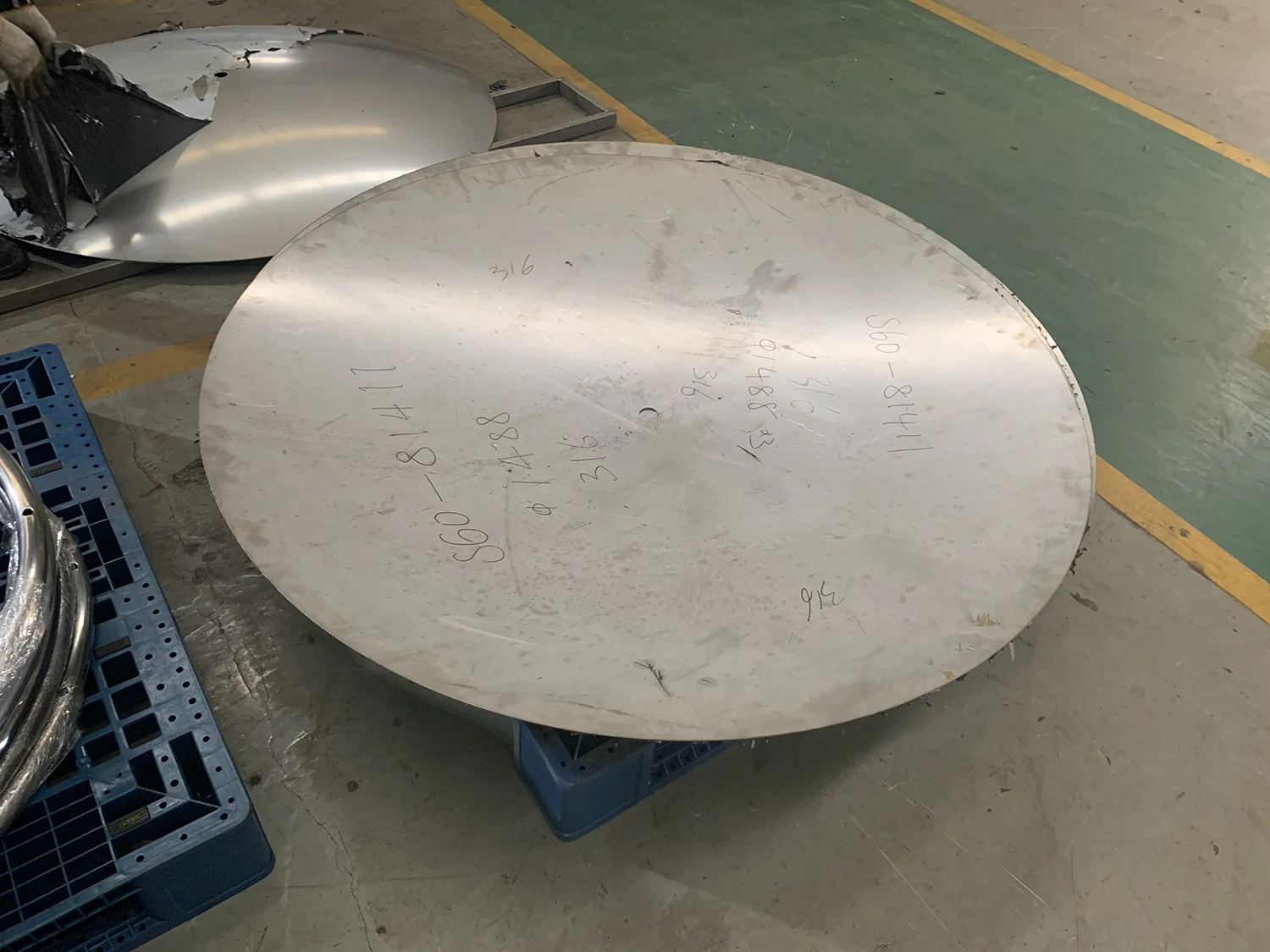 Тарелка головка. Посуда с надписями. Антенна ewp52 диаметр тарелки. Антенна супрал 0. Спутник тв.