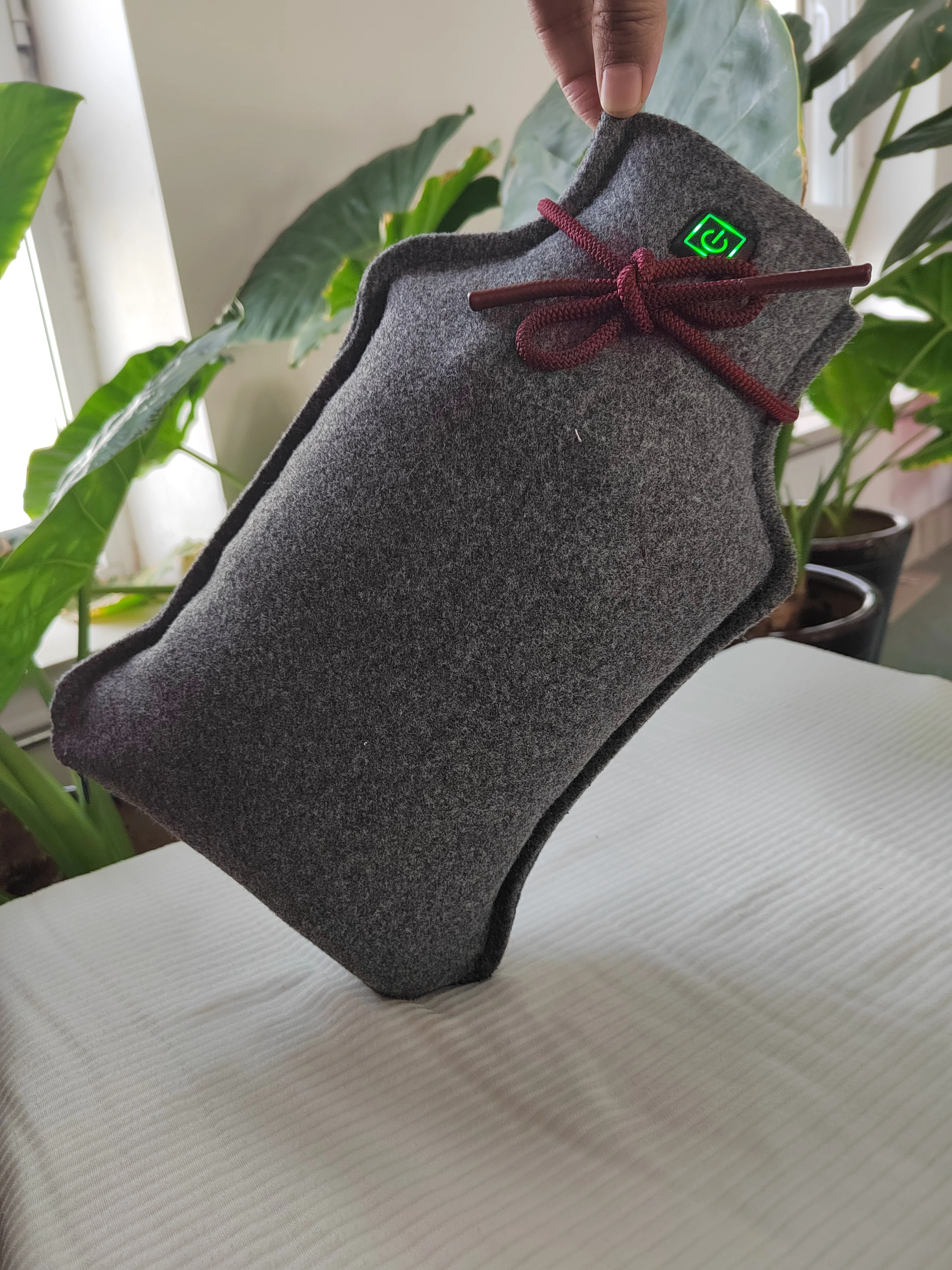 100 Polyester Fiber Ushape Graphene Hand Warmer For Indoor And