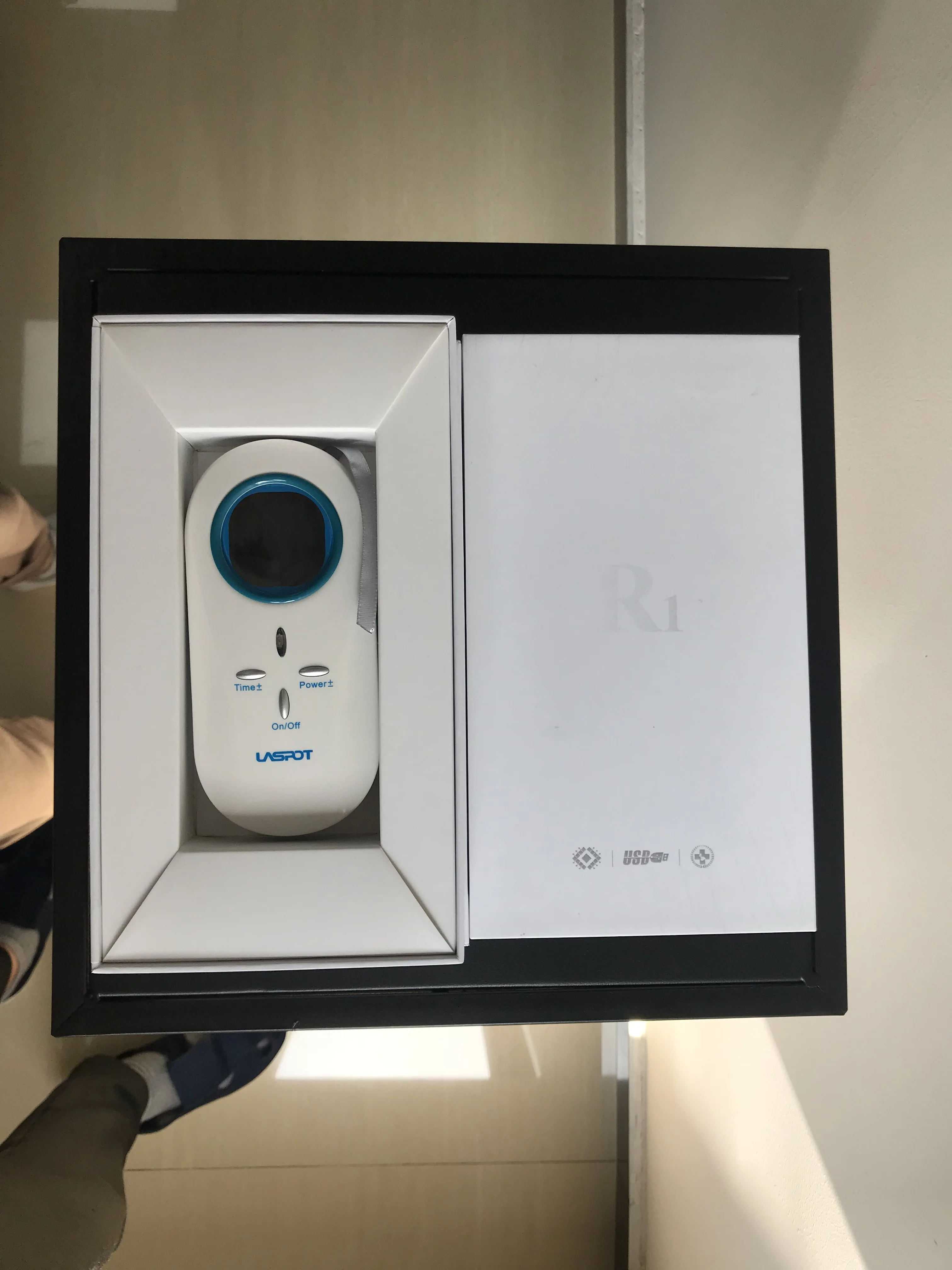 hand held nasal cavity therapy device for allergic rhinitis