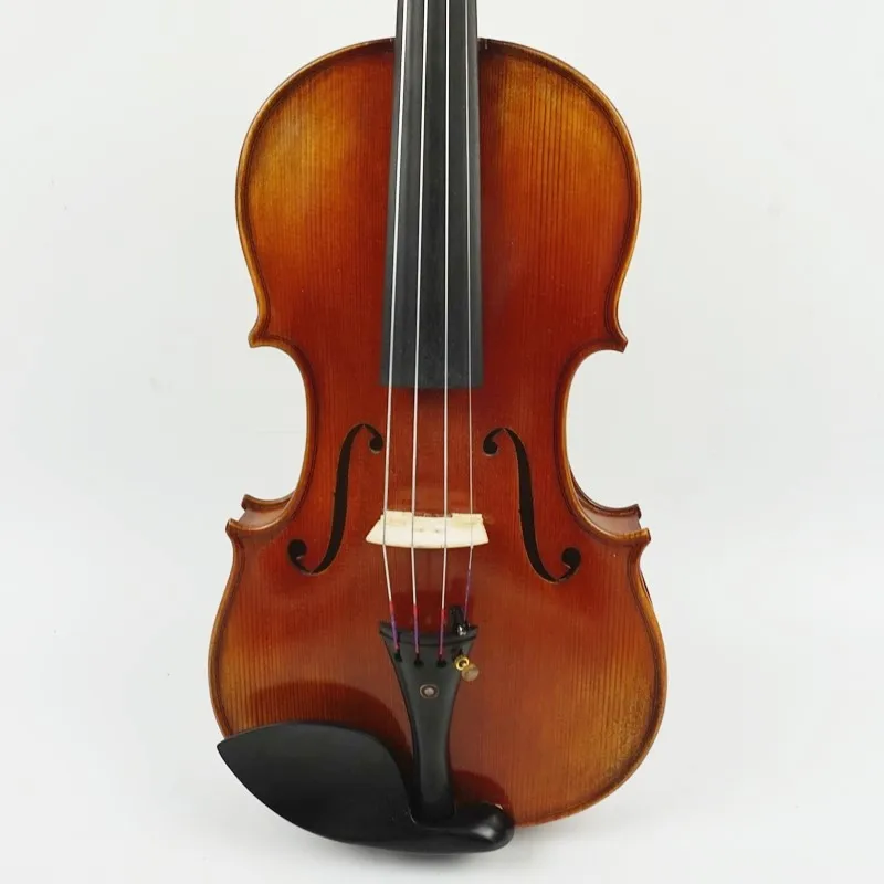 Violino Marrone Del Primo Piano Su Fondo Di Legno Backgro Di Musica E Arte Image123761076