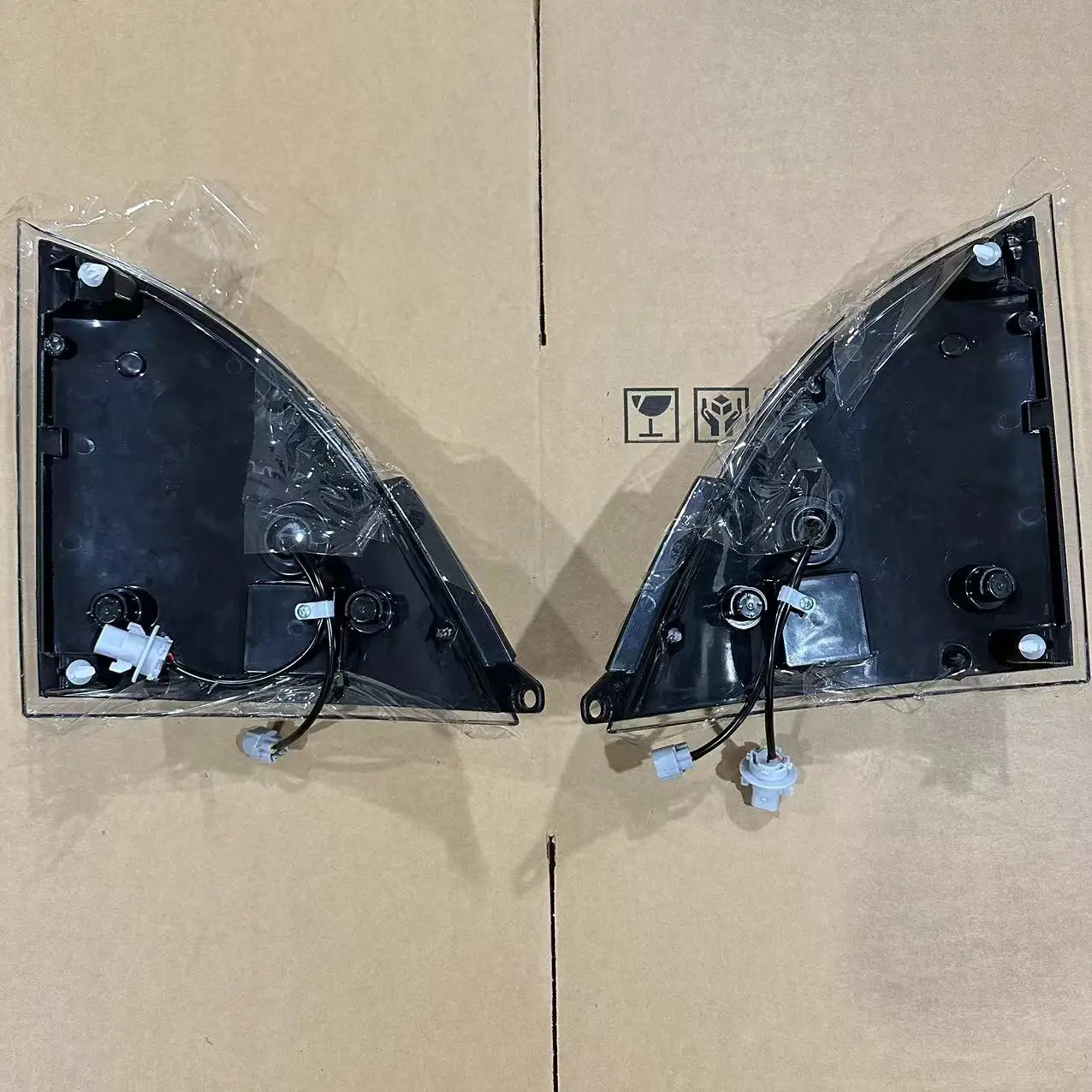 Japanese Truck HIN 500/700 2023 New LED  Corner Lamp factory