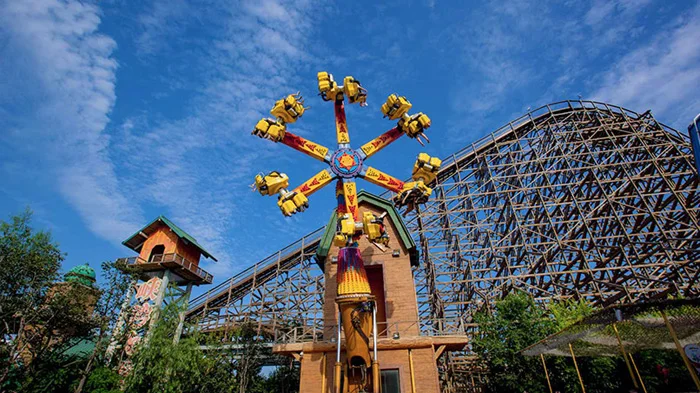 主题公园设备大型游乐园游戏旋转动力浪涌乘坐成人