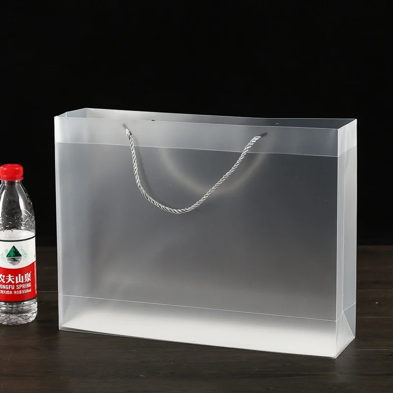 прозрачный пакет с ручками. пластиковый пакет. пакет прозрачный. пакеты для цветов прозрачные. прозрачная упаковка сумка.