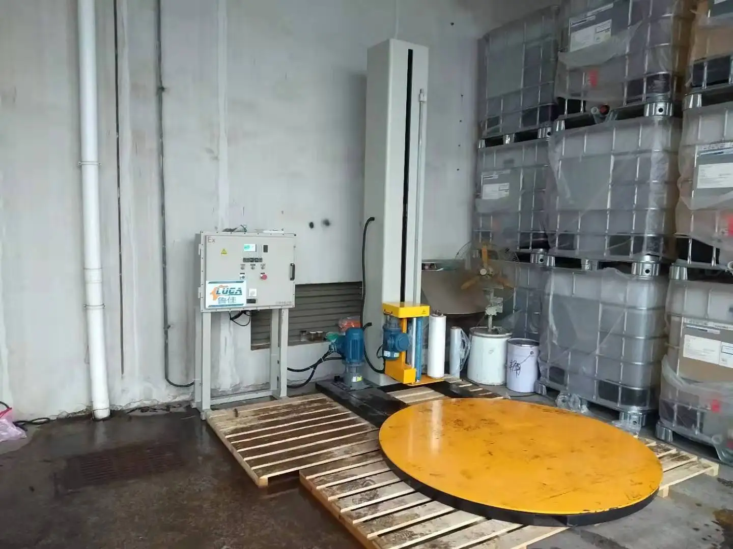 Pallet stretch wrapping machine risk assessment, View pallet wrapping