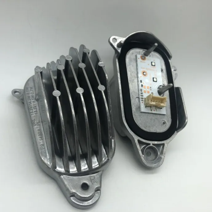 8R0941476B daytime light