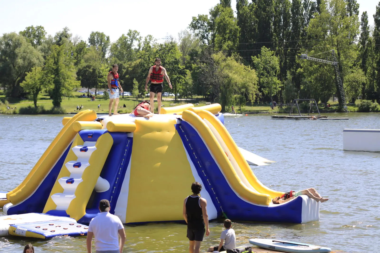 Piece park. Gasfort Holiday Wake Park надувной аквапарк.