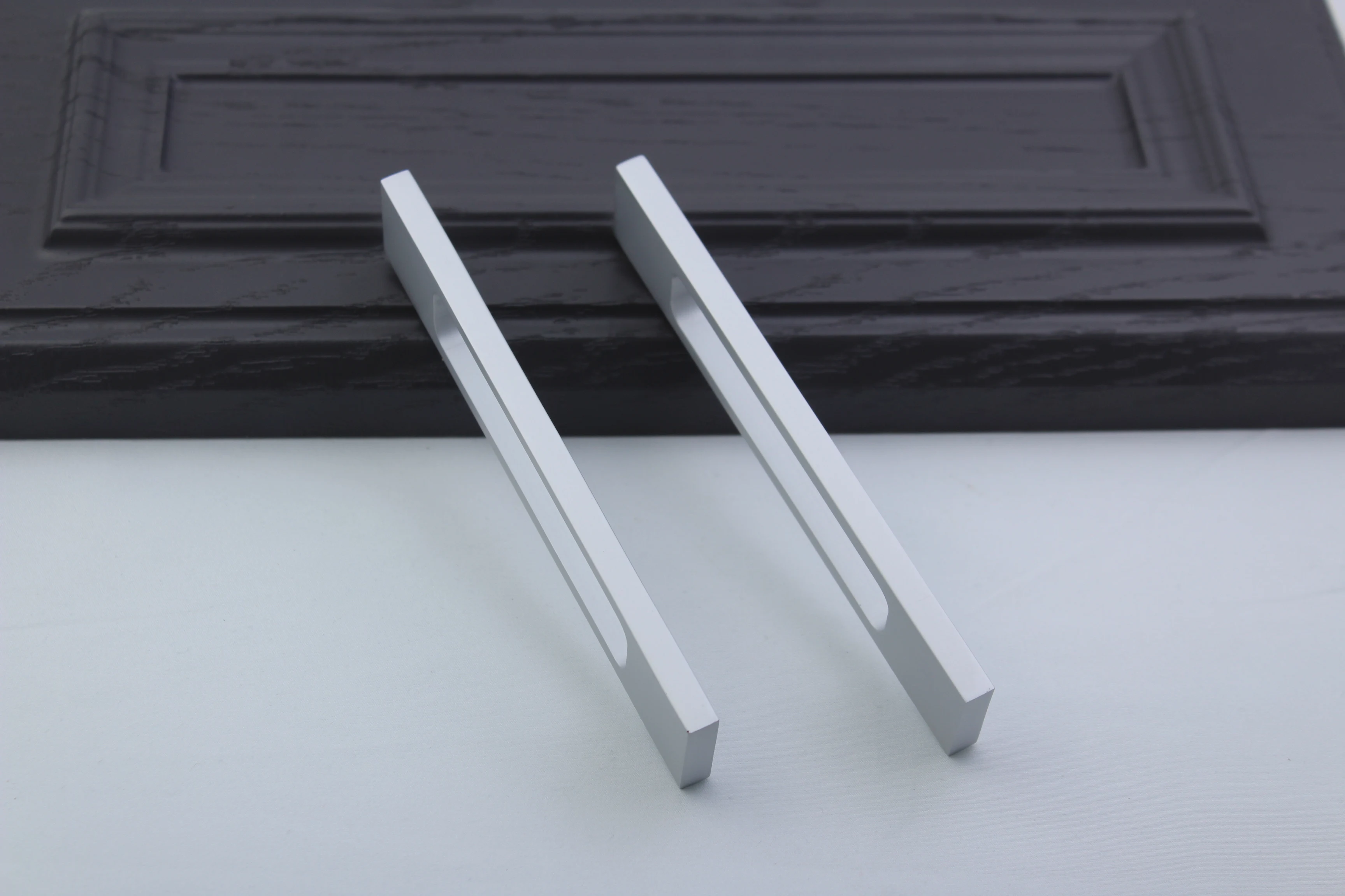 High quality aluminum alloy pull and push kitchen cabinet handles